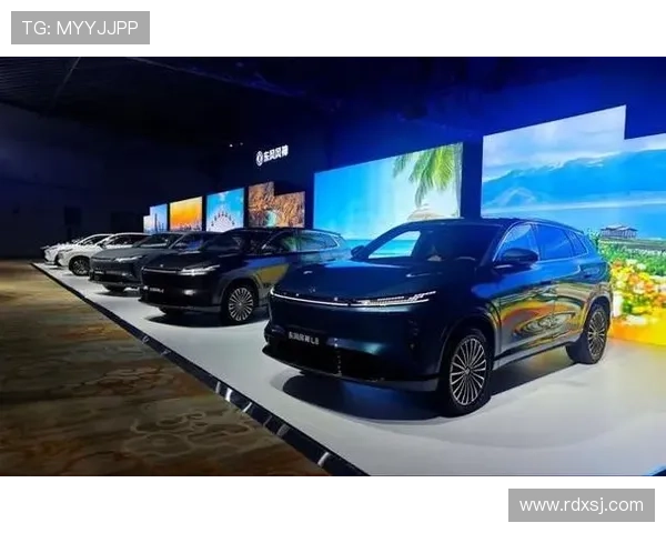 10万出头可享“冰箱彩电大沙发” 大五座电混SUV东风风神L8开启预售 _ CAR NEWS